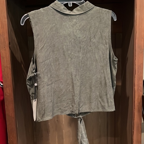 NWT Large olive crop top - Picture 6 of 8